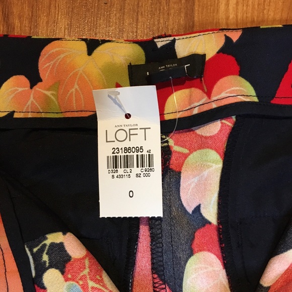 LOFT Ann Taylor Floral Capri Pants - Picture 2 of 7